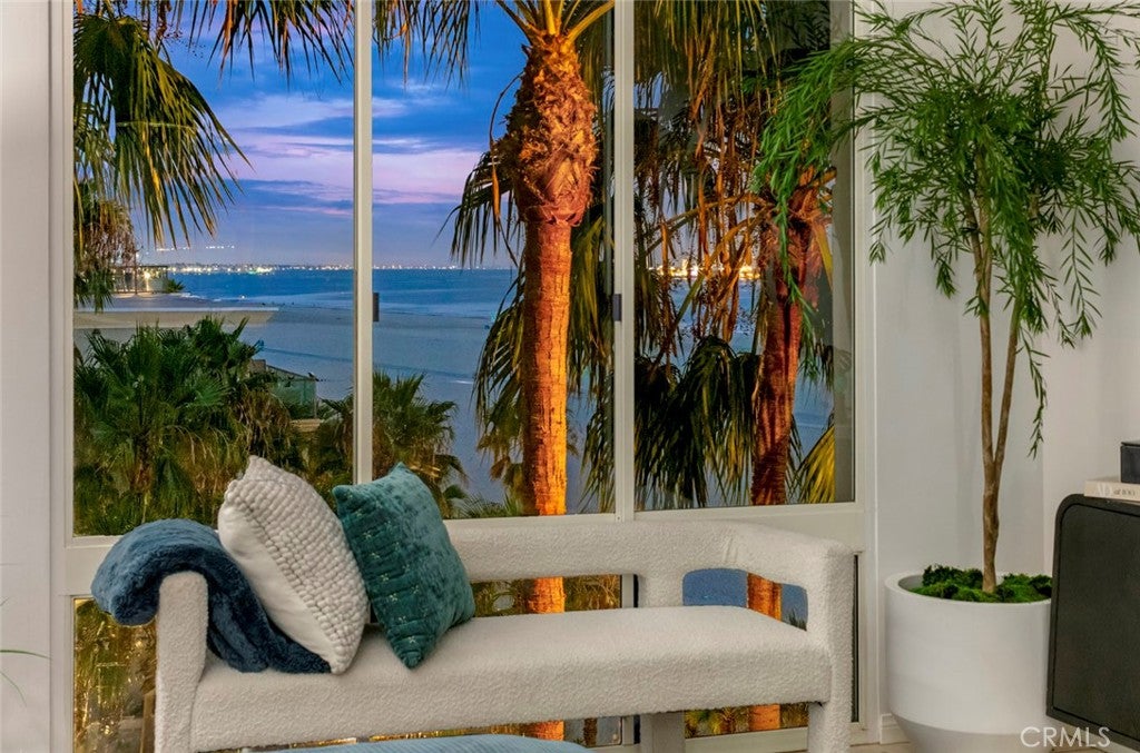 850 E Ocean Boulevard 205