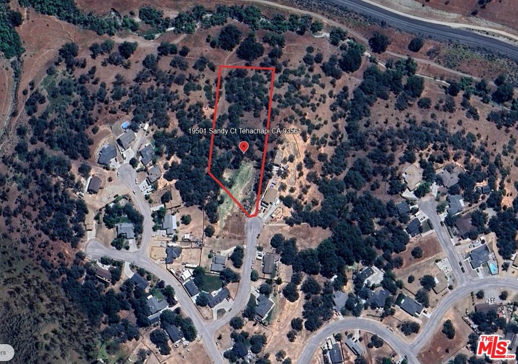 A 2-acre residential lot is available next to homes on a paved cul-de-sac. Perfect for a large home you can build and for you to have privacy in this lovely neighborhood. It's a very quiet place where you can occasionally see deer and other wild animals roaming around. The lot features a seasonal creek at the back. Water and power are accessible from the street. It is situated near the Golden Hills area of Tehachapi. What a great opportunity to enjoy solitude in your backyard! This neighborhood offers plenty of privacy and has lovely homes nearby with its old oak trees and unhindered views of the canyon's mountains, this lot is perfect for creating your dream home