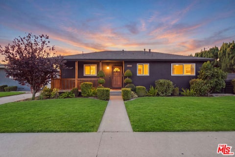 Photo of 1849 Fanwood Avenue, Long Beach, CA 90815 (MLS # 26999089)