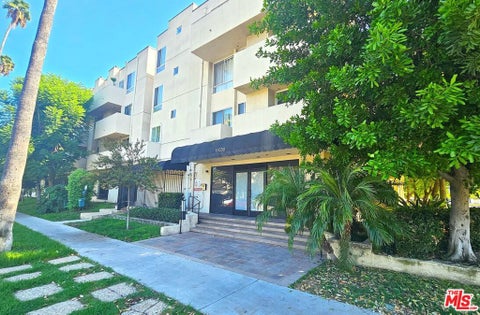 Photo of 19350 Sherman Way #325, Los Angeles, CA 91335 (MLS # 26990713)