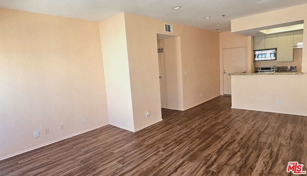 19350 Sherman Way 325