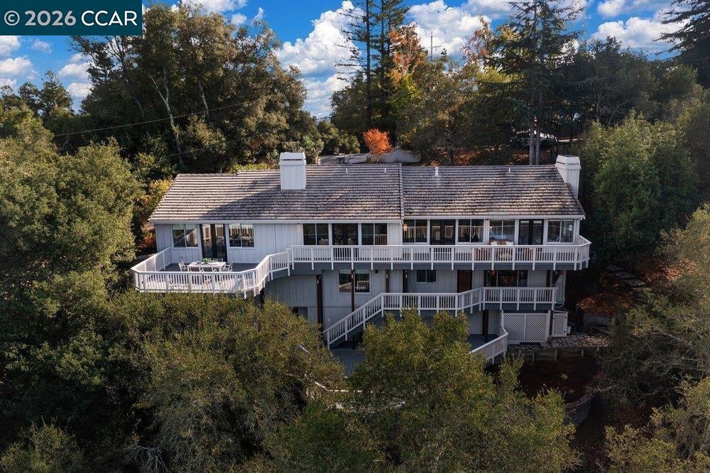 72 Tappan Ln