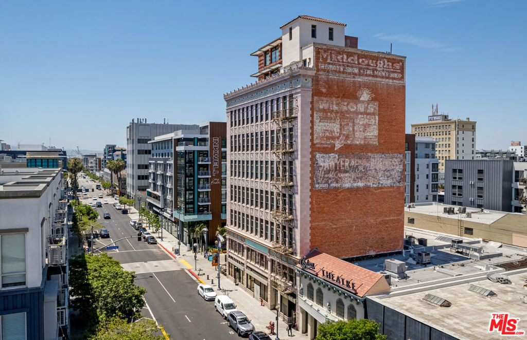 207 E Broadway 402