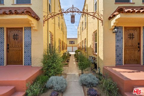 Photo of 2935 Redondo Boulevard, Los Angeles, CA 90016 (MLS # 25558247)