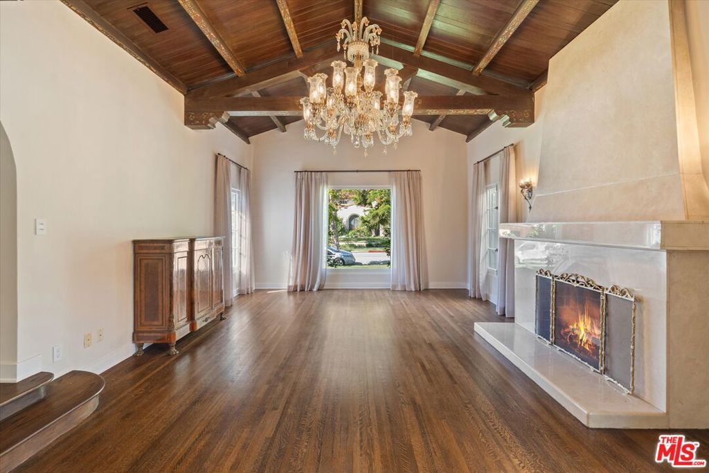 Photo of 208 S Rodeo Drive, Beverly Hills, CA 90212 (MLS # 25608641)