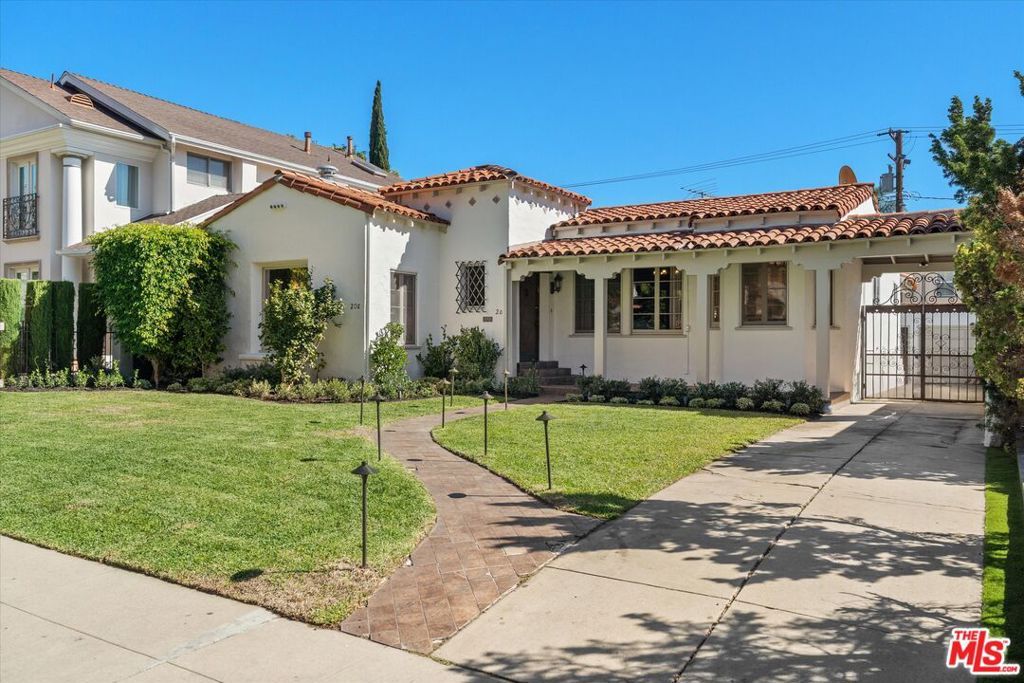 Photo of 208 S Rodeo Drive, Beverly Hills, CA 90212 (MLS # 25608641)