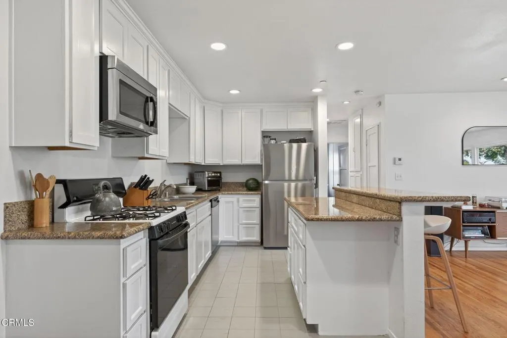 Ventura, California 93003, United States, ,Residential,Pending,186136