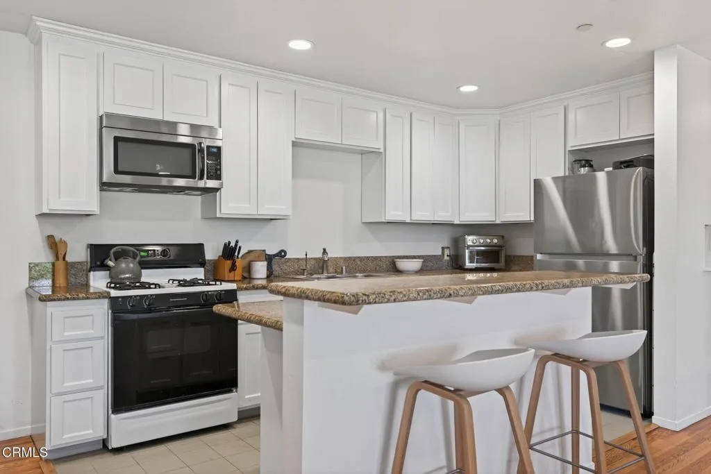 Ventura, California 93003, United States, ,Residential,Pending,186136