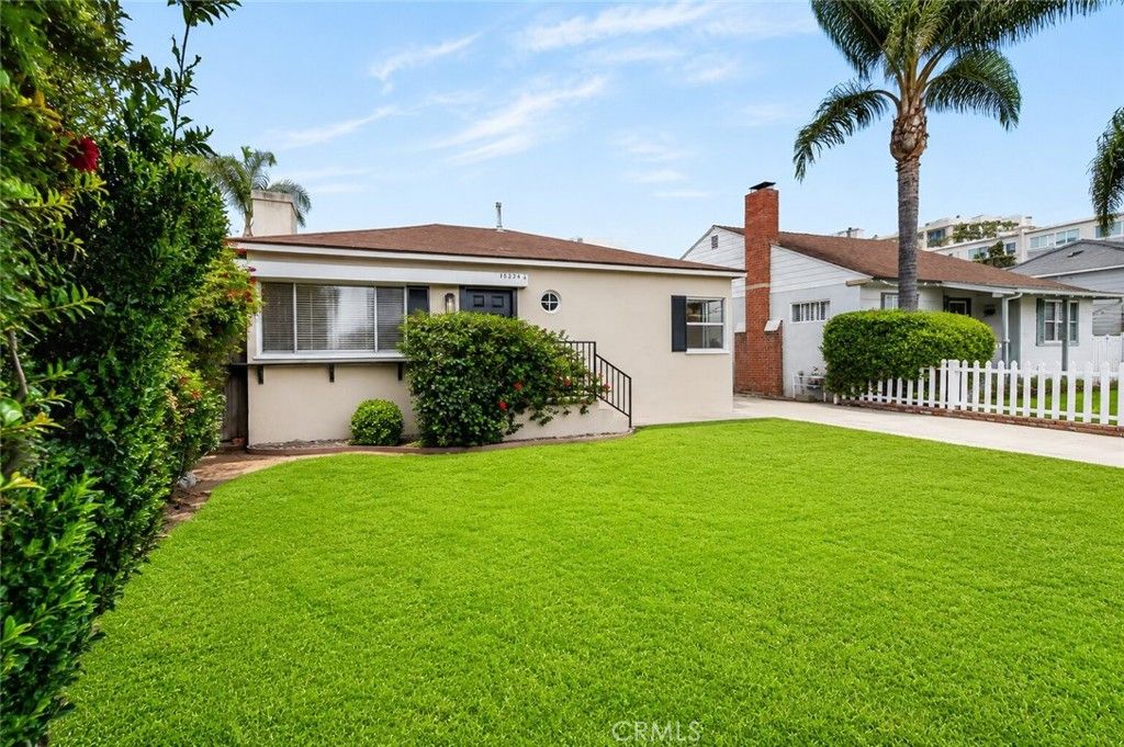 Photo of 15224 La Maida ST, Sherman Oaks, CA 91403 (MLS # SR26042816)