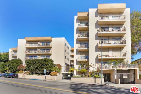 Photo of 622 S Barrington Avenue #403, Los Angeles, CA 90049 (MLS # 26660147)