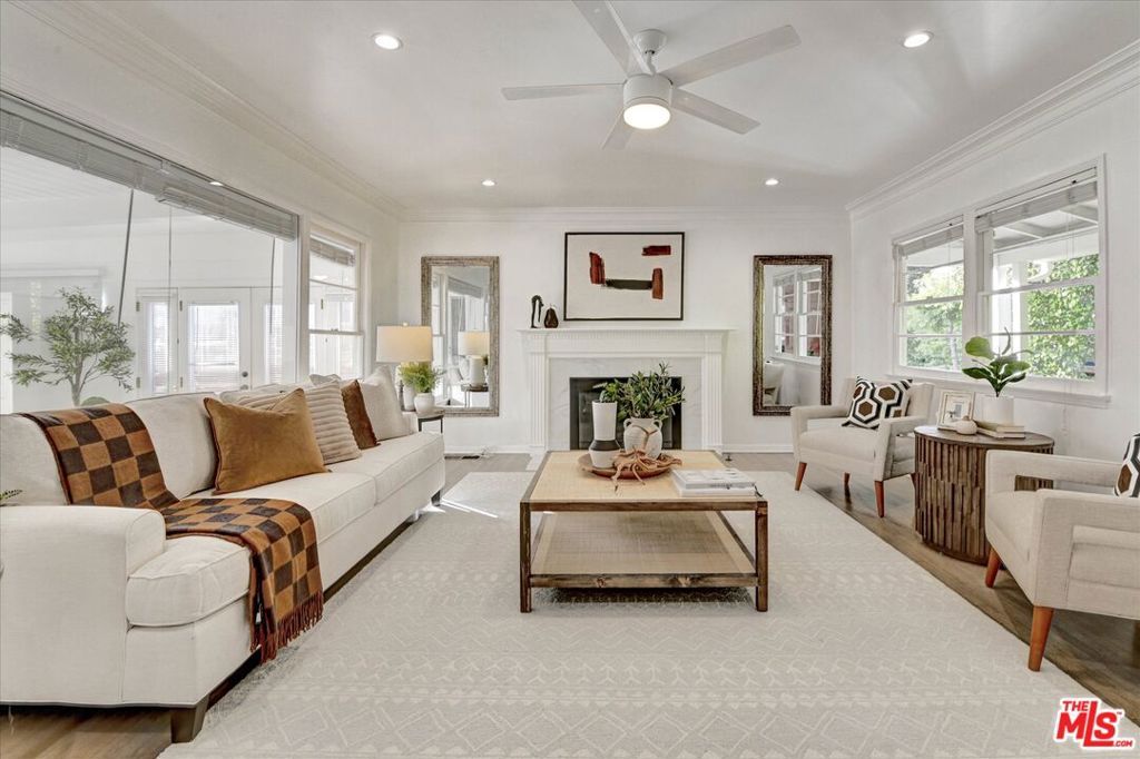 Photo of 852 11th St St, Santa Monica, CA 90403 (MLS # 26710349)