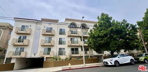 Photo of 1353 N Fuller Avenue #3, Los Angeles, CA 90046 (MLS # 26697433)