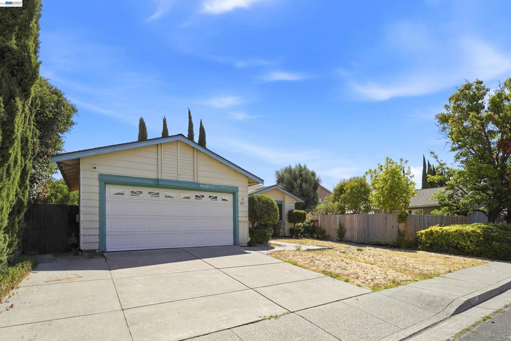 827 Yosemite Way