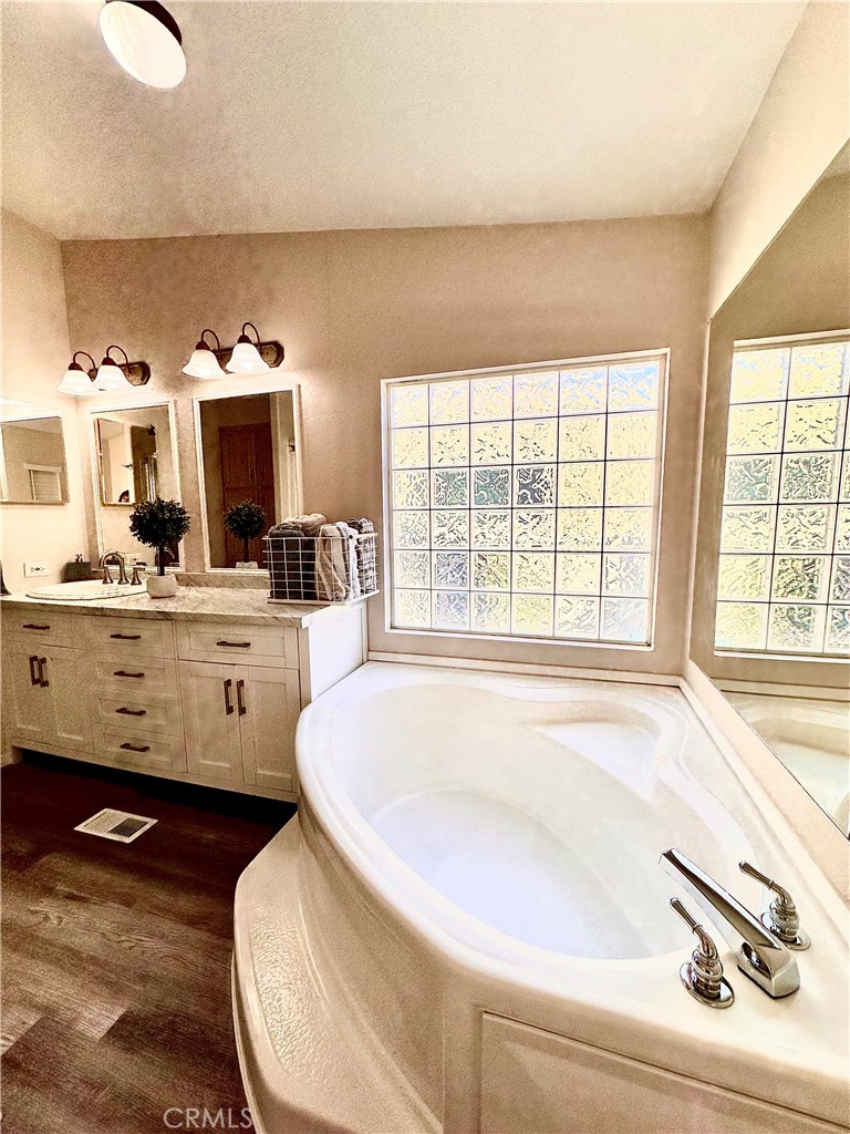 9080 Bloomfield Avenue 45