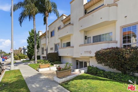 Photo of 11110 Camarillo Street #122, Toluca Lake, CA 91602 (MLS # 26834423)