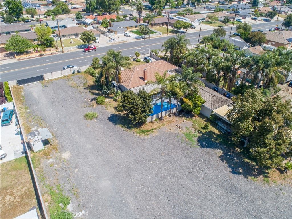 Photo of 527 W Philadelphia St, Ontario, CA 91762 (MLS # SR26056995)