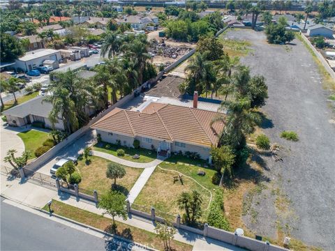 Photo of 527 W Philadelphia St, Ontario, CA 91762 (MLS # SR26056995)