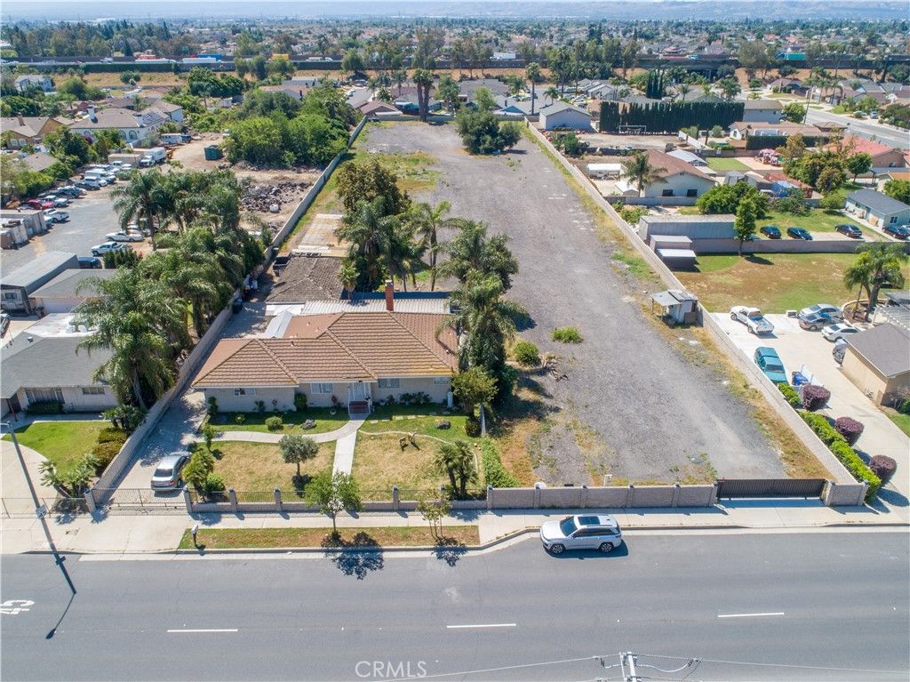 Photo of 527 W Philadelphia St, Ontario, CA 91762 (MLS # SR26056995)