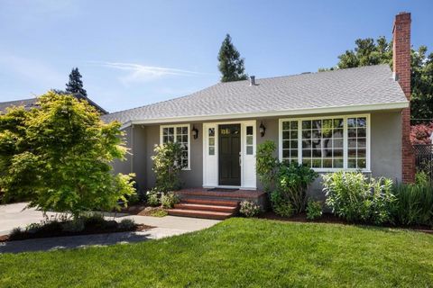 Photo of 1033 Oakland Avenue, Menlo Park, CA 94025 (MLS # ML82044663)