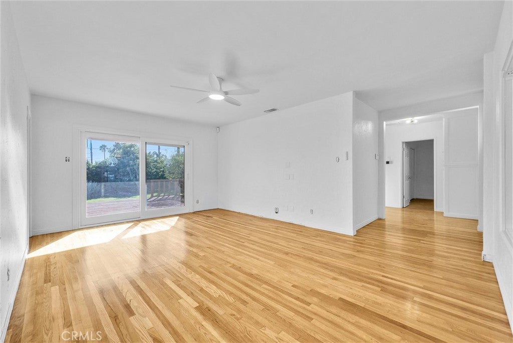 6049 Colonial