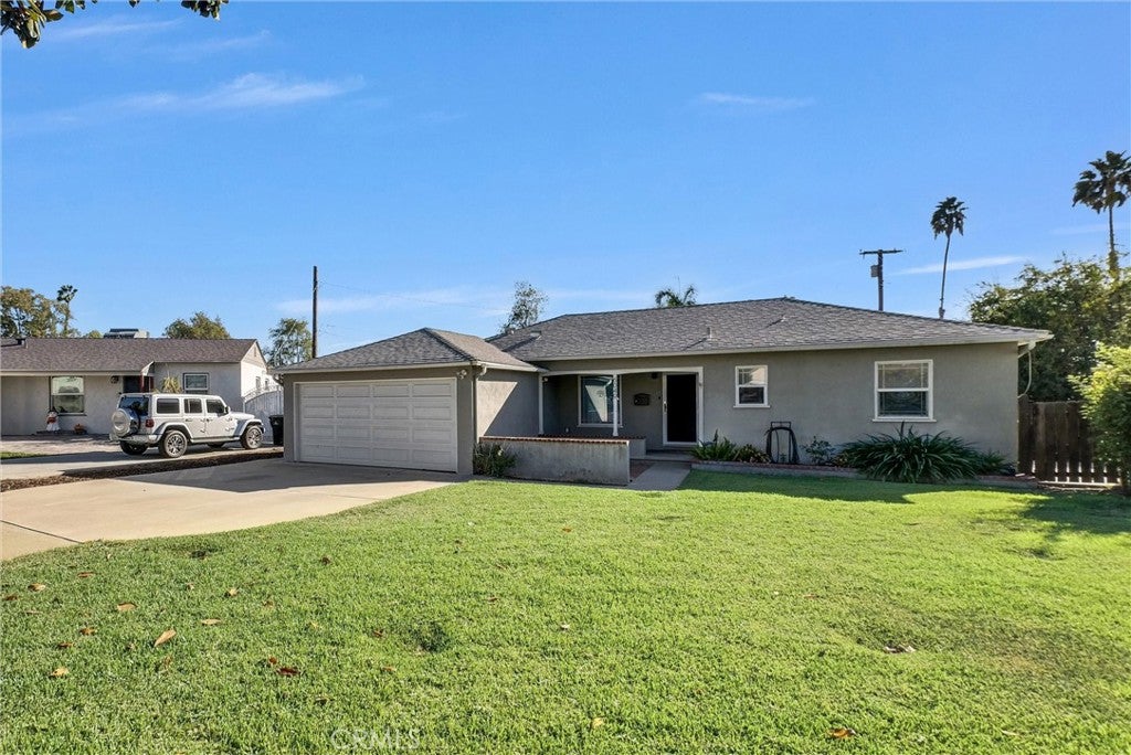 6049 Colonial
