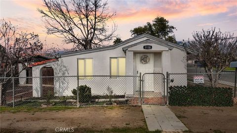 Photo of 1130 Jeffrey St St, Bakersfield, CA 93305 (MLS # OC26021083)