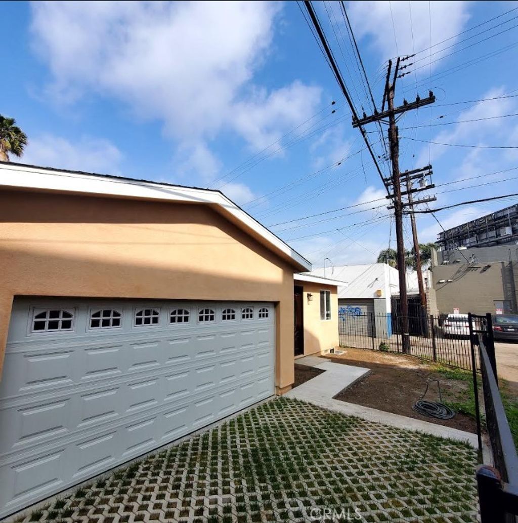Photo of 3765 Globe, Los Angeles, CA 90066 (MLS # WS25271651)