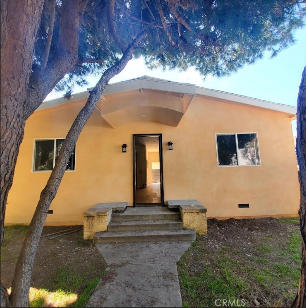 Photo of 3765 Globe, Los Angeles, CA 90066 (MLS # WS25271651)