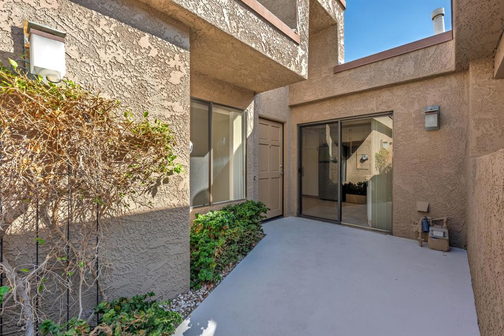48953 Canyon Crest Lane