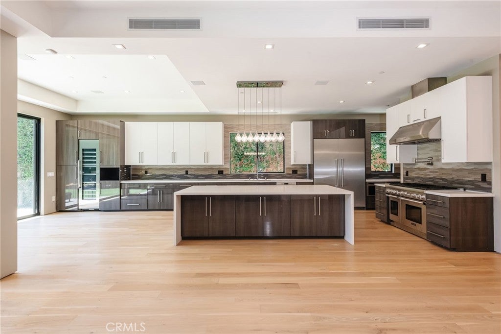 1643 S Carmelina