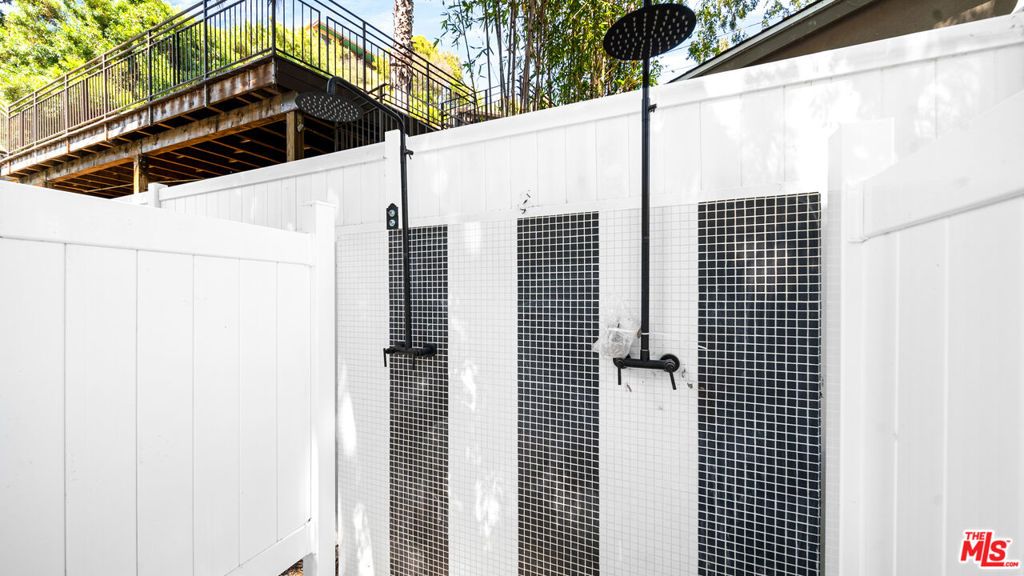 Photo of 1914 N Laurel Canyon Boulevard, Los Angeles, CA 90046 (MLS # 25618615)