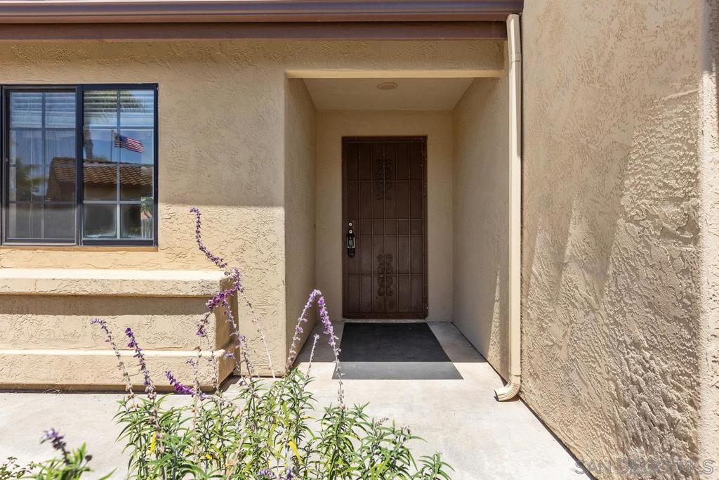 2922 Alamitos
