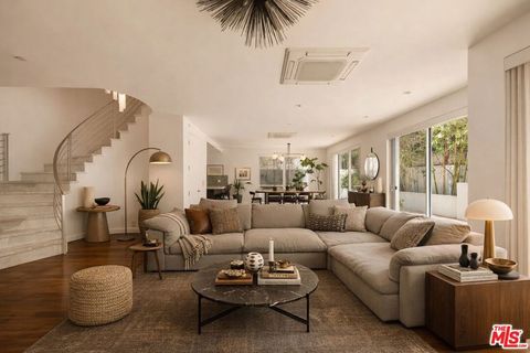 Photo of 928 N Croft Avenue #102, Los Angeles, CA 90069 (MLS # 26673583)