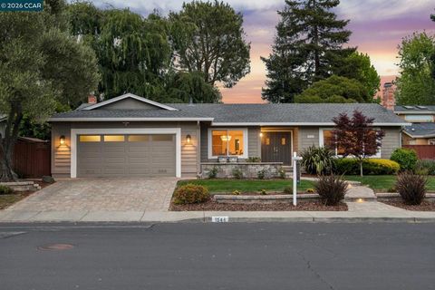 Photo of 1544 Saint Helena Drive Dr, Danville, CA 94526 (MLS # 41131565)