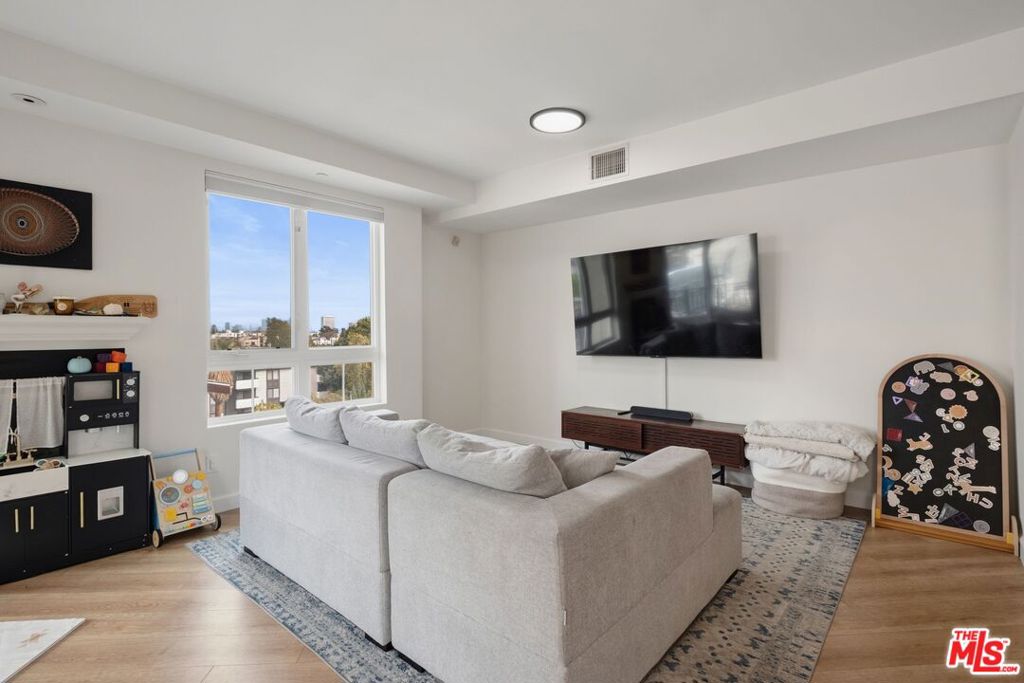 12222 Wilshire Boulevard 501