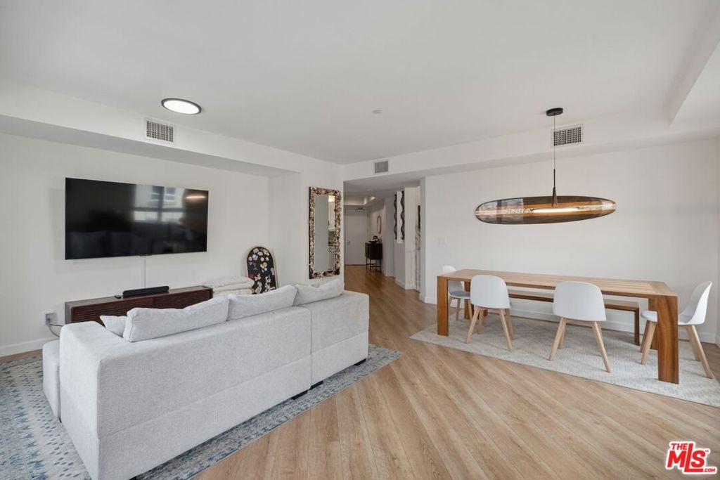 12222 Wilshire Boulevard 501
