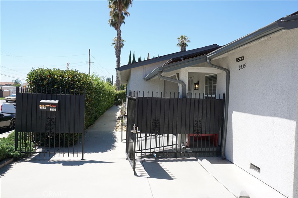 Properties 2 8533 Woodley Avenue