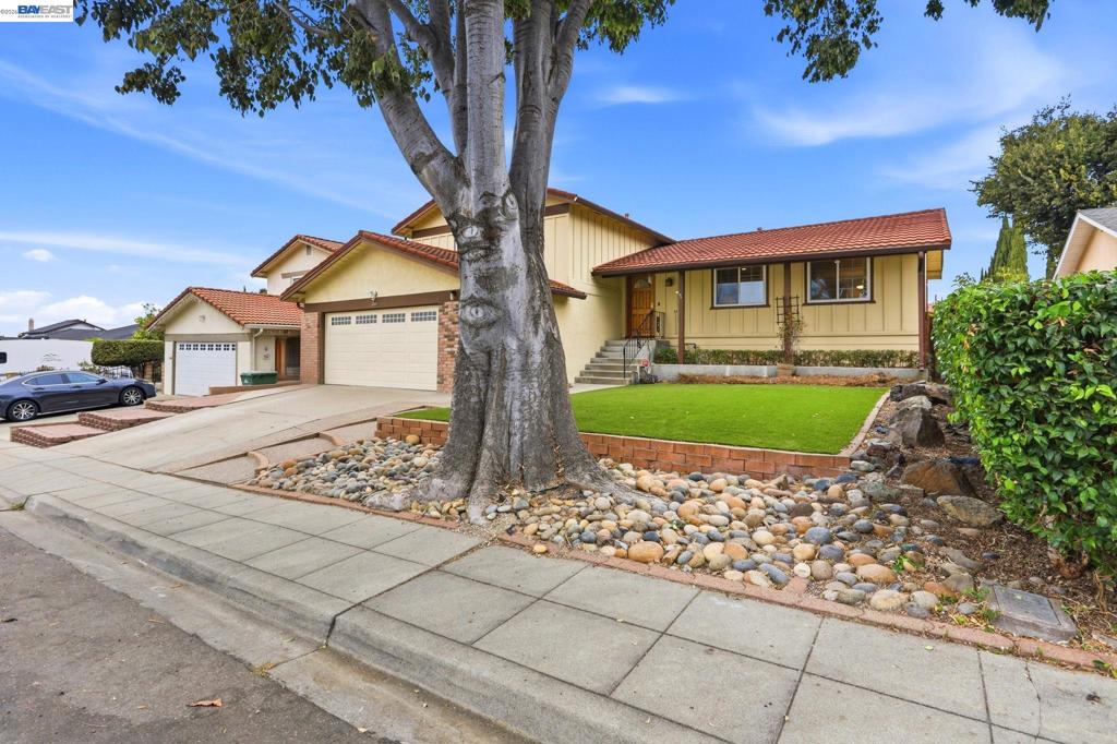 2141 Bliss Ave