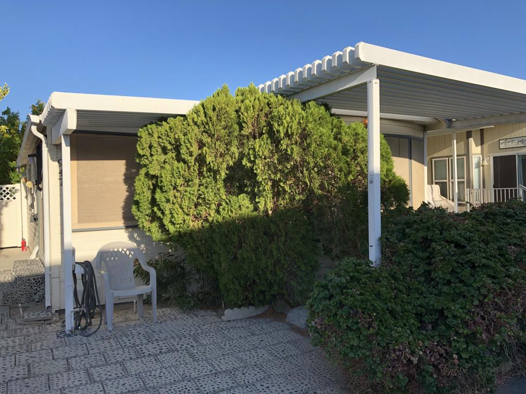 Seller BONUS with PAID space rent for August, September and October!All aged, active, gated community of Sky Valley Resort features 13 sparkling hot spring mineral pools, pickleball, tennis, bocce ball, walking trails, fitness center, library, chef who delivers dinner, community events and activities.Call for more info! 760-218-9974