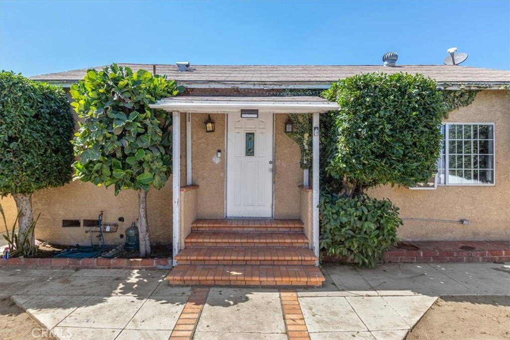 Welcome to this 2-bedroom, 1-bath home featuring 906 sqft of living space on a spacious 5,991 lot. This property offers a fantastic opportunity for investors or homeowners looking to create their dream space. Whether you're updating personal use or investment, this home is a blank canvas ready for your vision. Conveniently located near freeway and shopping centers, it offers both comfort and accessibility—making it a smart investment in a growing area. With great bones and tons of upside potential, this is one you don't want to miss. Schedule your private tour today and see the possibilities for yourself!