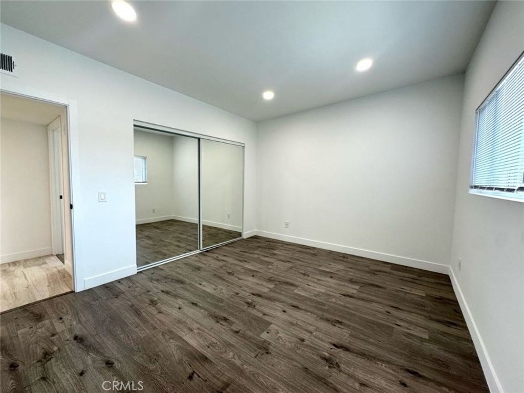Properties 4 6255 Woodman Avenue 201