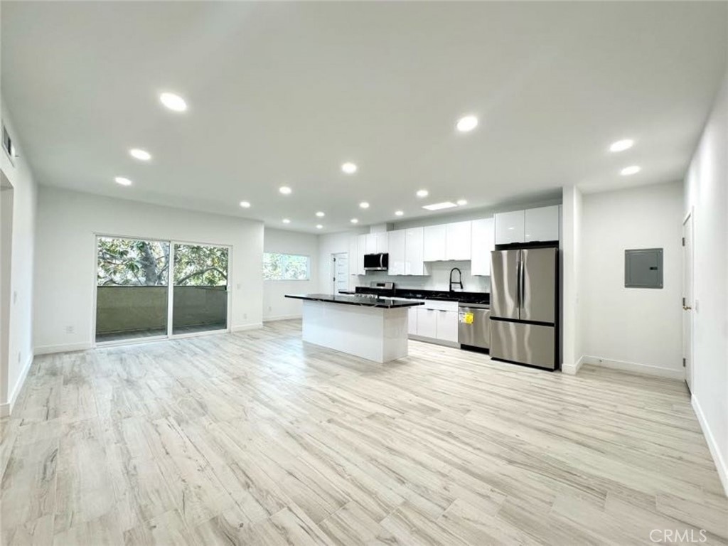 Properties 1 6255 Woodman Avenue 201