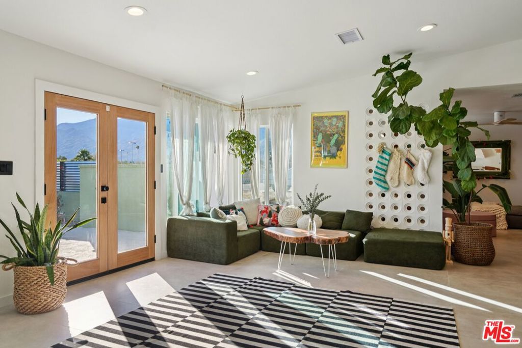 3864 E Calle San Raphael