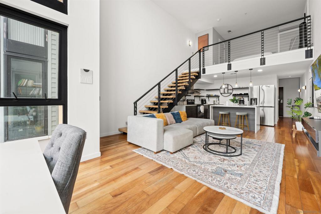 889 Date Street 520