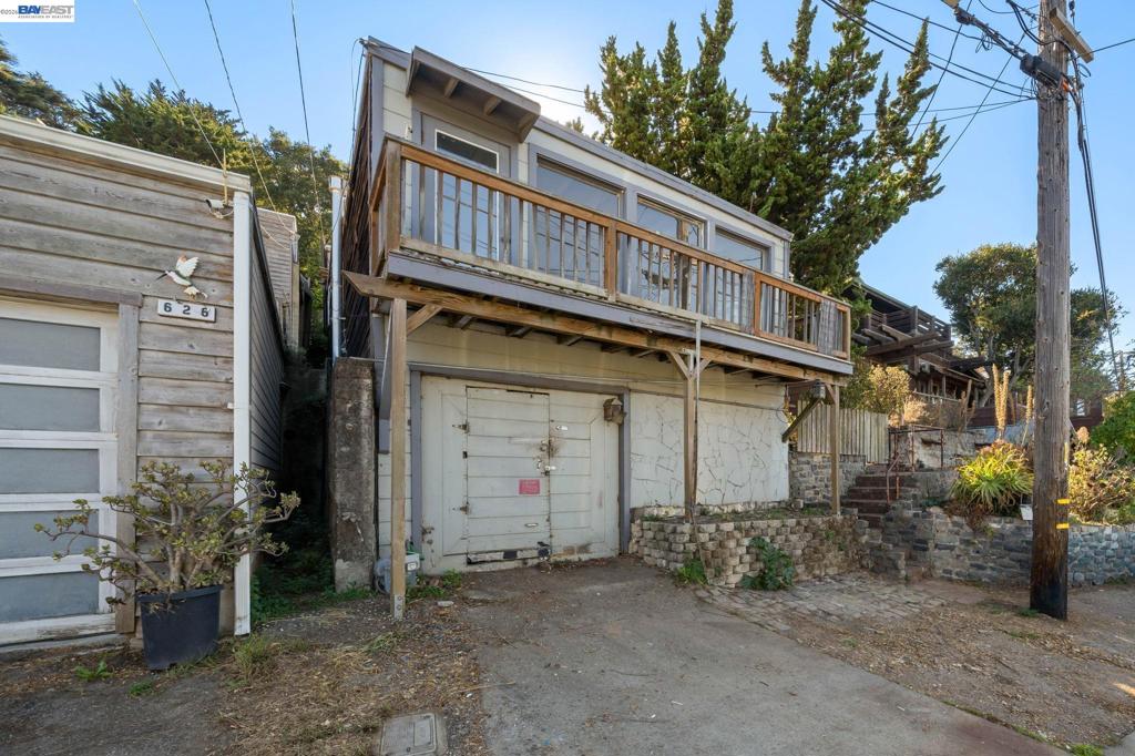 624 Sierra Point Rd