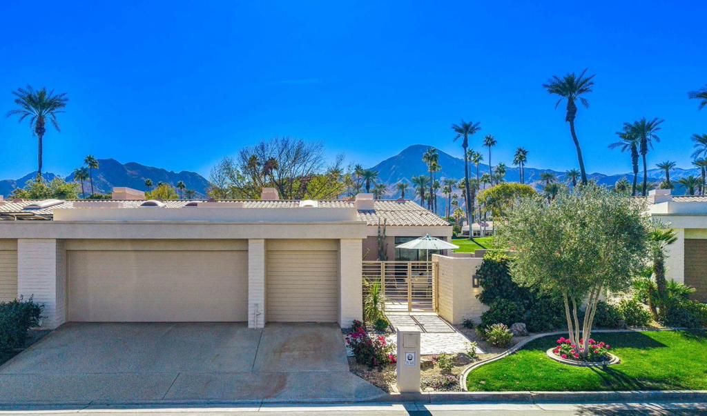 Photo of 75653 Valle Vista Drive, Indian Wells, CA 92210 (MLS # 219136002DA)