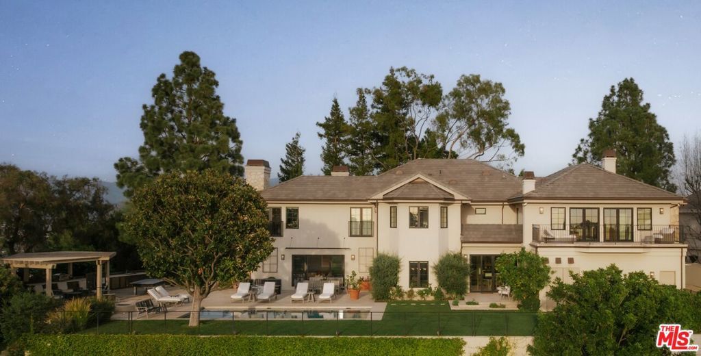 Photo of 12072 Crest Court, Beverly Hills, CA 90210 (MLS # 26649595)