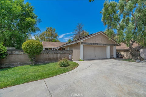 Photo of 25557 Alesna DR, Valencia, CA 91355 (MLS # SR26158765)