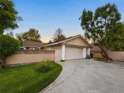 Photo of 25557 Alesna DR, Valencia, CA 91355 (MLS # SR26158765)