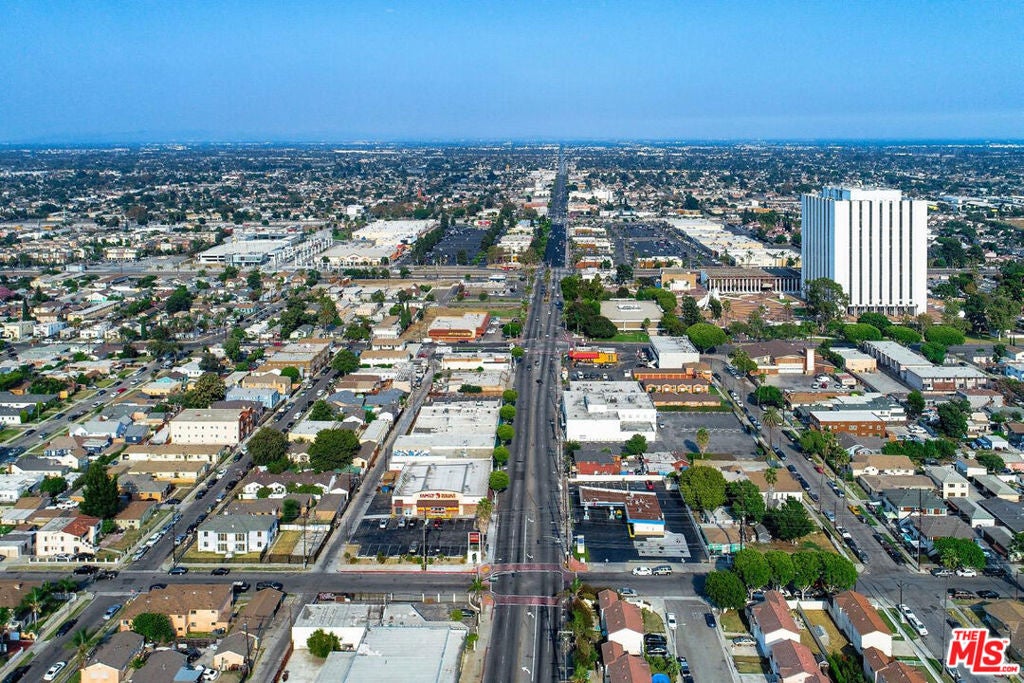 379 W Compton Boulevard